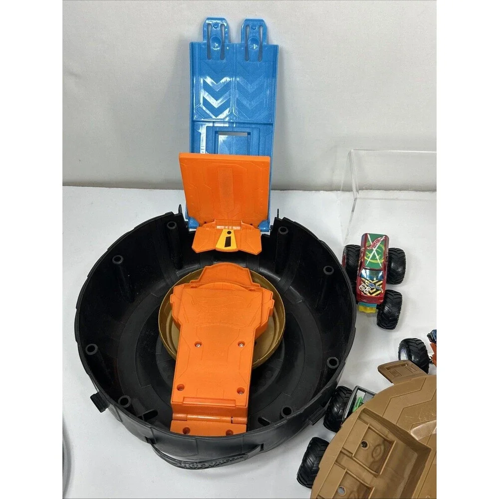 Hot Wheels Monster Trucks Stunt Tire Lot Arena Track Bigfoot 1:64 Incomplete